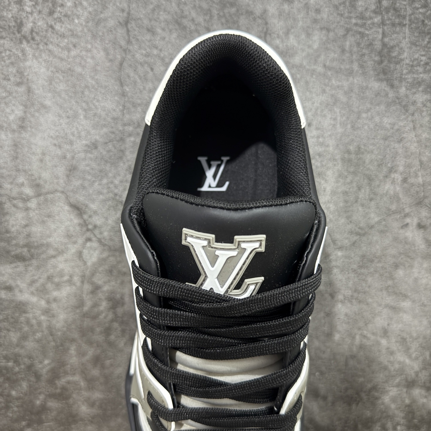 Louis Vuitton Trainer Sneaker T538010