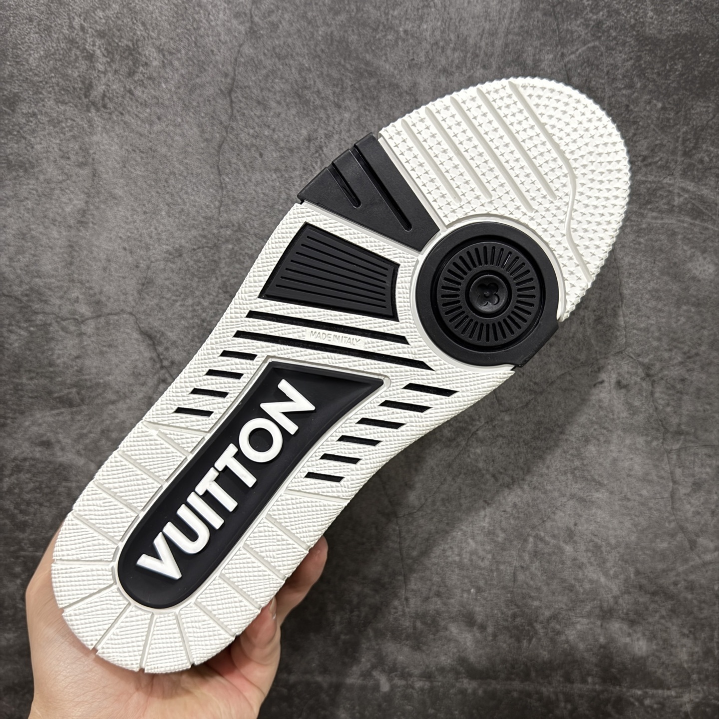 Louis Vuitton Trainer Sneaker T538010