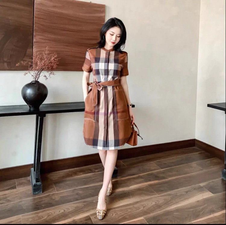 Burberry  British style casual mid length shirt skirt with floral patterns