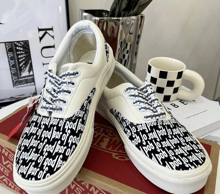 Vans Board Shoes, One Foot Low Cut ShoesFear of God X Vans Era 95 Dx White Black Fog