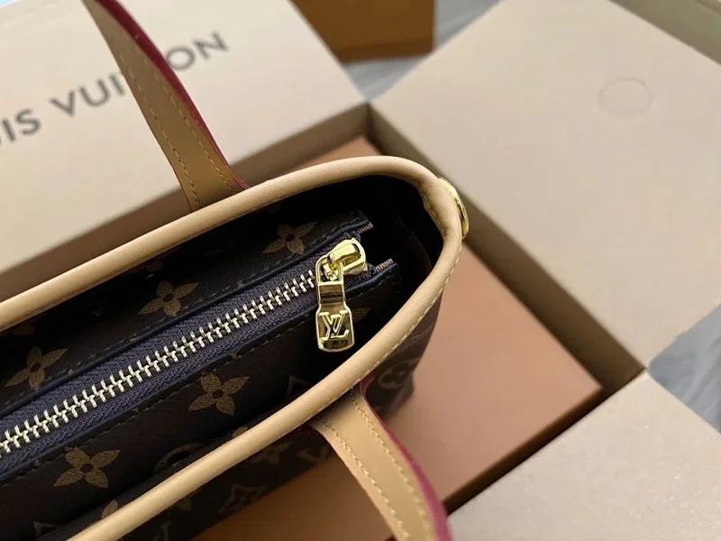 Louis Vuitton's new high-quality versatile single shoulder crossbody bag for women's retro trend