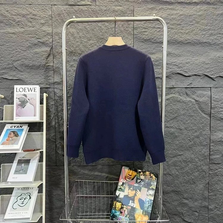 Burberry warhorse logo sweater