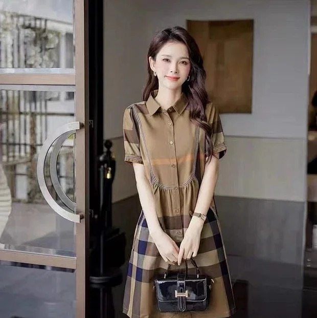 Burberry Light Luxury Counter Women's British Style High-end Plaid Shirt Short-sleeved Slim T-Shirt