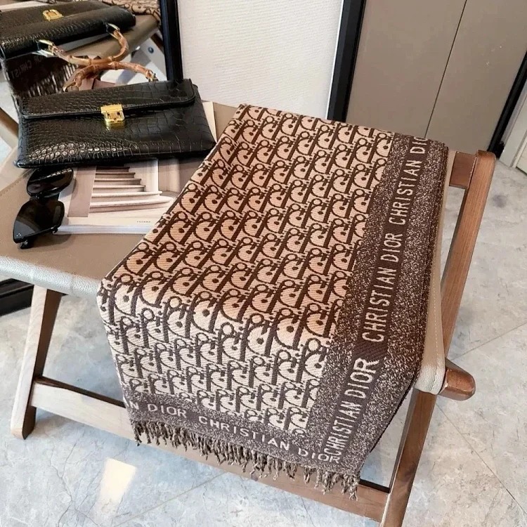 Autumn and winter fashionable and versatile light luxury scarf 01 (no after-sales service for more than 7 days)