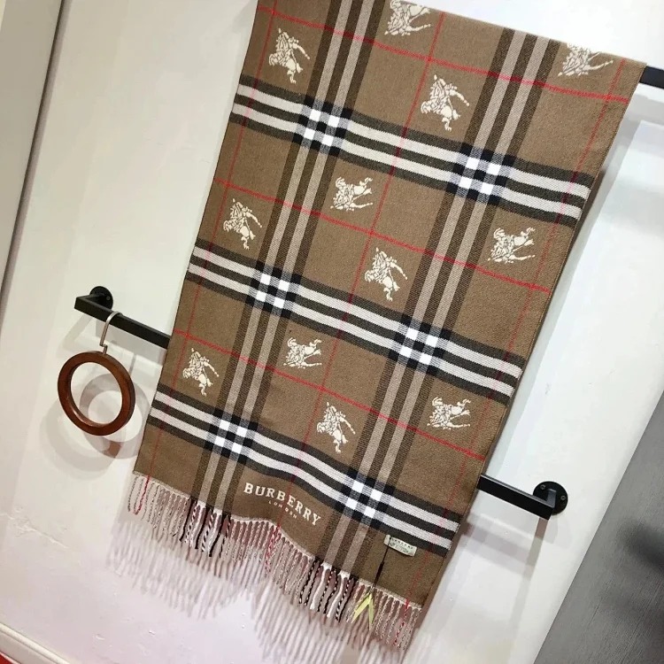 Autumn and winter fashionable and versatile light luxury scarf 01 (no after-sales service for more than 7 days)