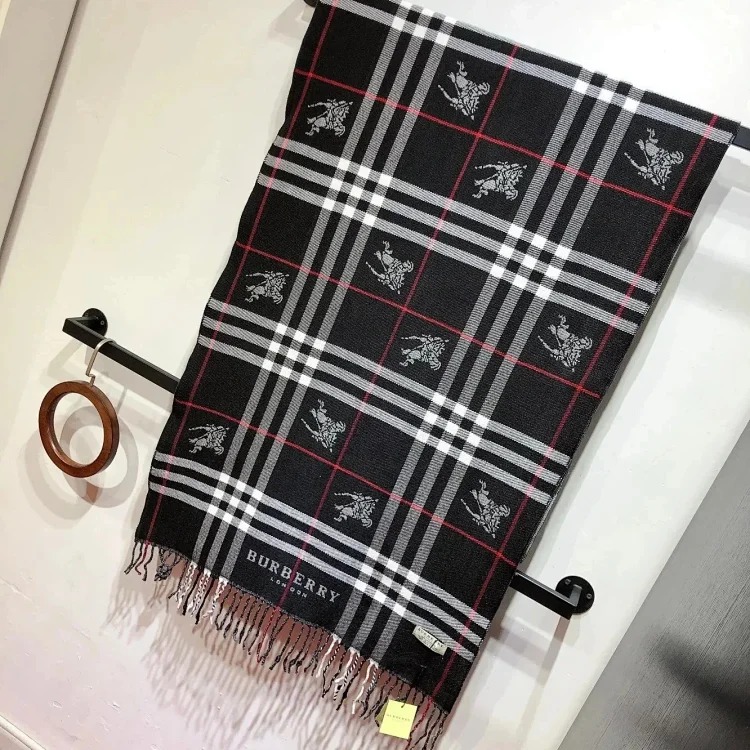 Autumn and winter fashionable and versatile light luxury scarf 01 (no after-sales service for more than 7 days)