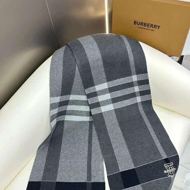 Autumn and winter fashionable and versatile light luxury scarf 01 (no after-sales service for more than 7 days)