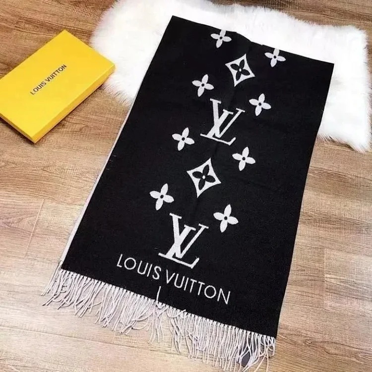 Autumn and winter fashionable and versatile light luxury scarf 01 (no after-sales service for more than 7 days)