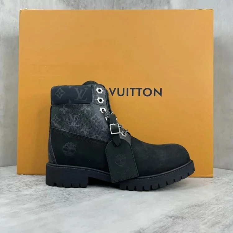 1014 Fashionable Rhubarb Boots