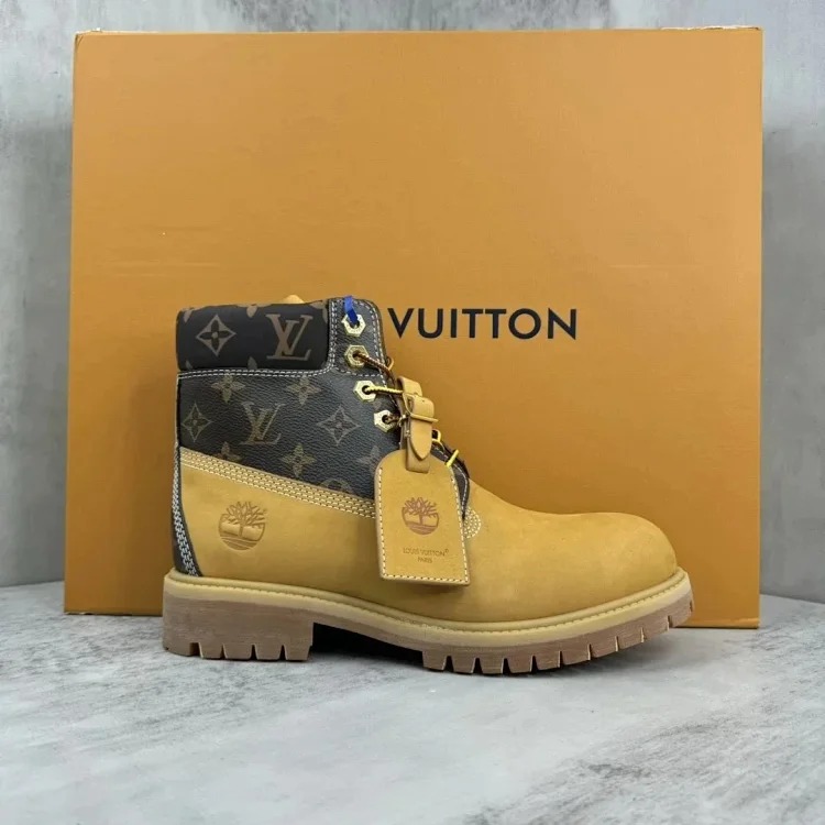 1014 Fashionable Rhubarb Boots