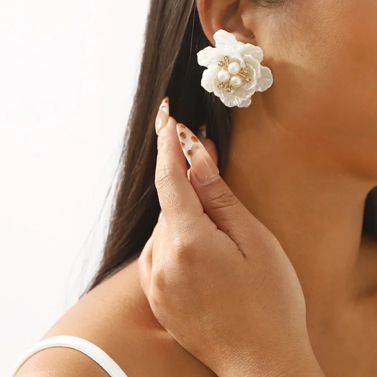 Fashion Pearl Earrings N11582
