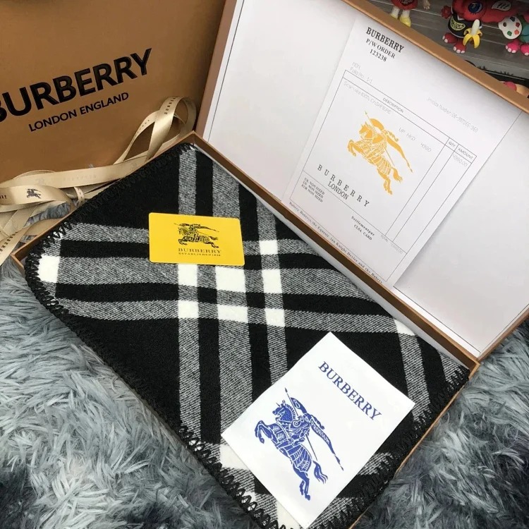 Versatile Classic Scarf 001