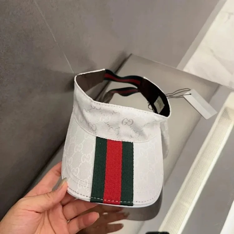 Fashionable baseball cap