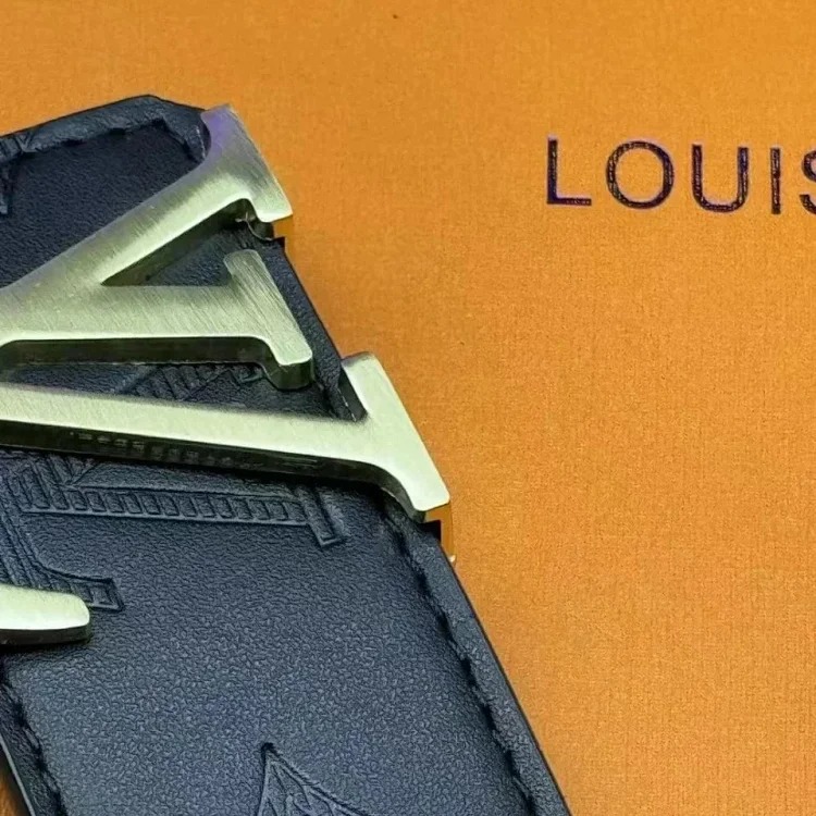 New L Men's Belt (not a quality issue