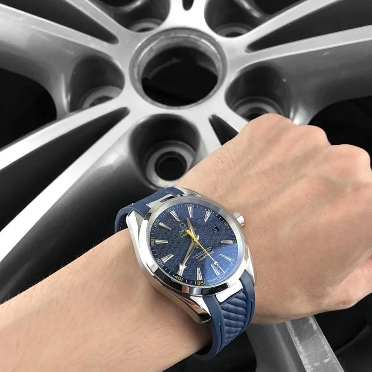 m12￥600 Fashionable and versatile watch