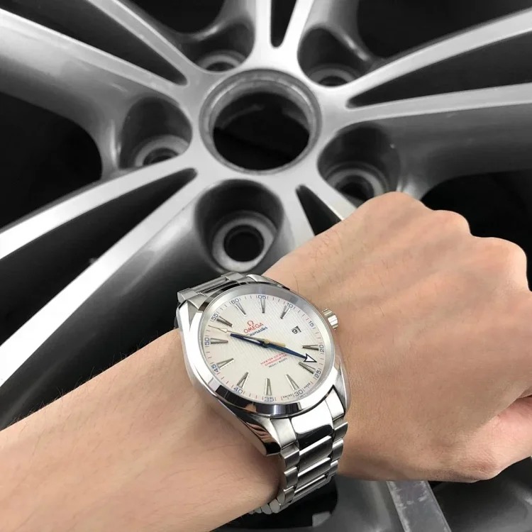 m12￥600 Fashionable and versatile watch