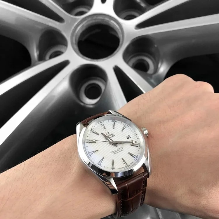 m12￥600 Fashionable and versatile watch