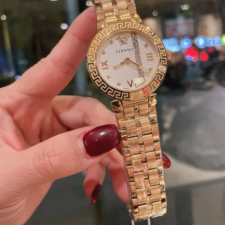 New Versace VERSACE GRECA ICON series, 36mm diameter, Greek key bezel, retro Roman rivet hour markers, three-dimensional texture, elegant and uninhibited