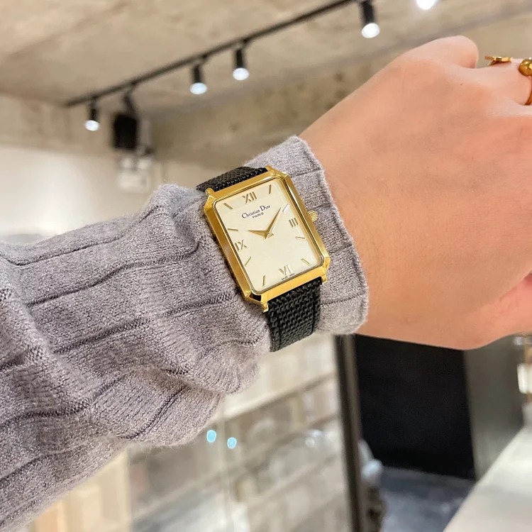 Diao classic Malice series model, a very rare second-hand watch, made of 316 stainless steel, classic Roman scale, simple and fashionable international style, quartz movement imported from J
