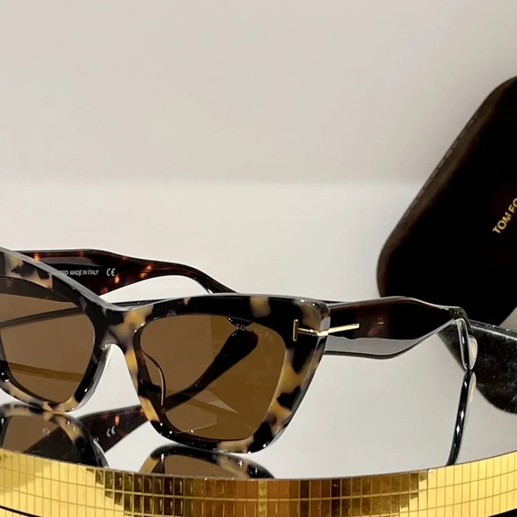 Fashionable and versatile UV protection sunglasses