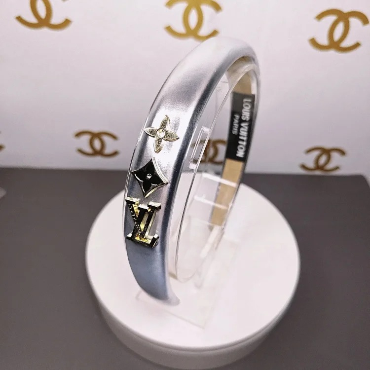 Retro metal letter PU high-end hair hoop for women sponge new leather hairpin pressed hair French temperament headband hair accessories