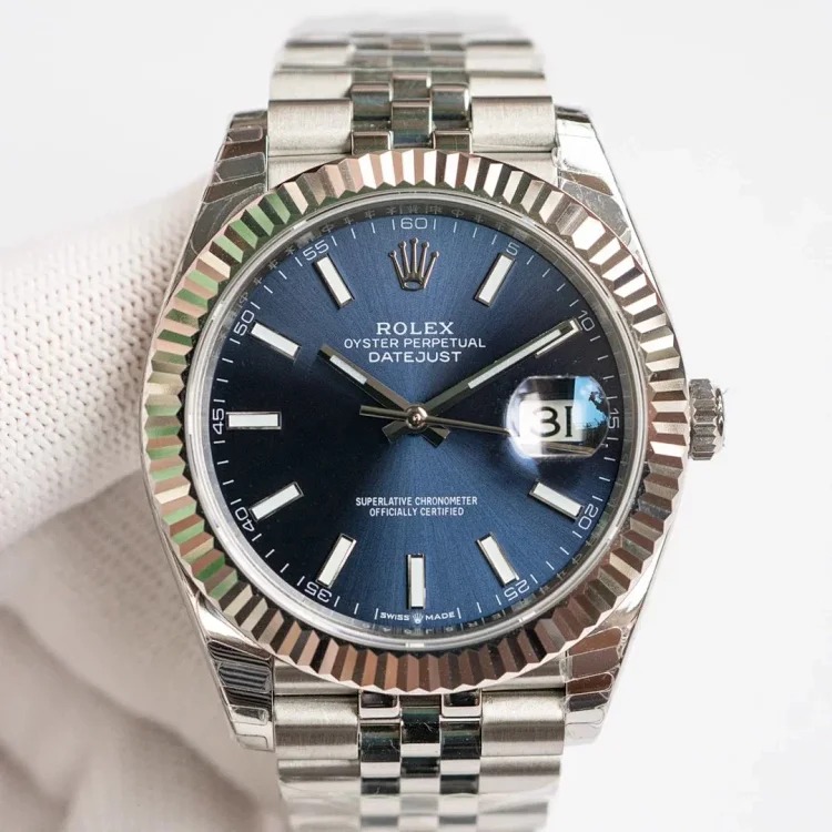 m2￥600-2300 Fashionable and versatile watch