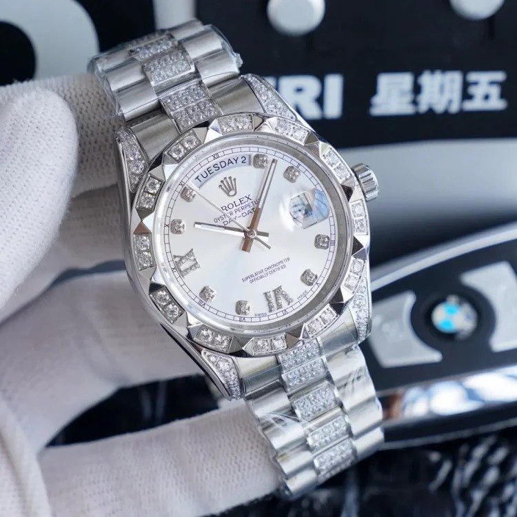 m2￥600-2300 Fashionable and versatile watch