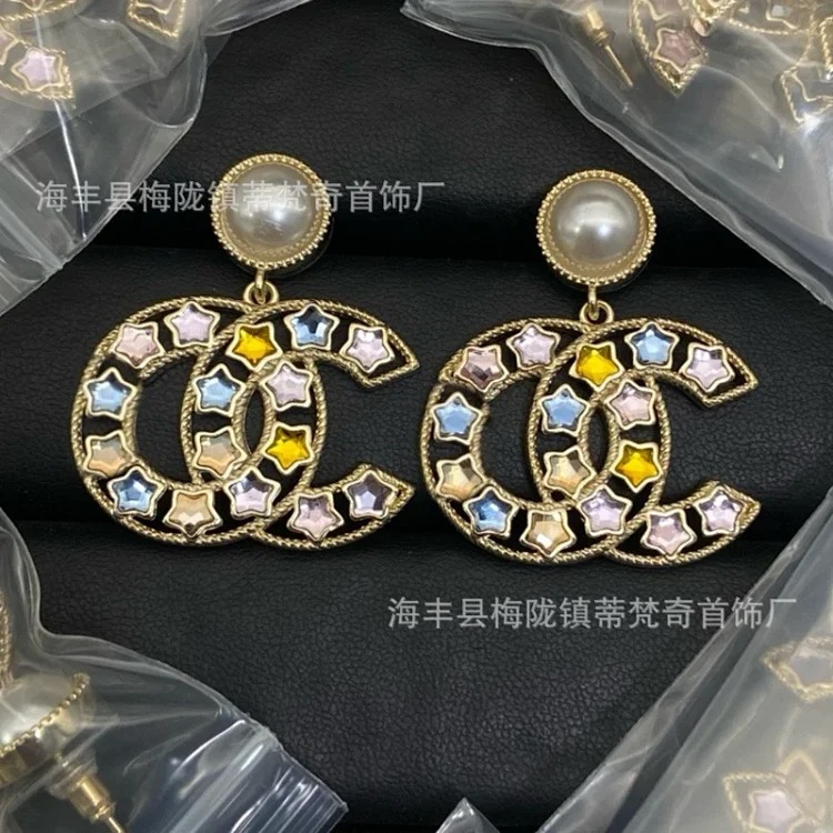 Chanel New Vintage Pearl Heart Earrings