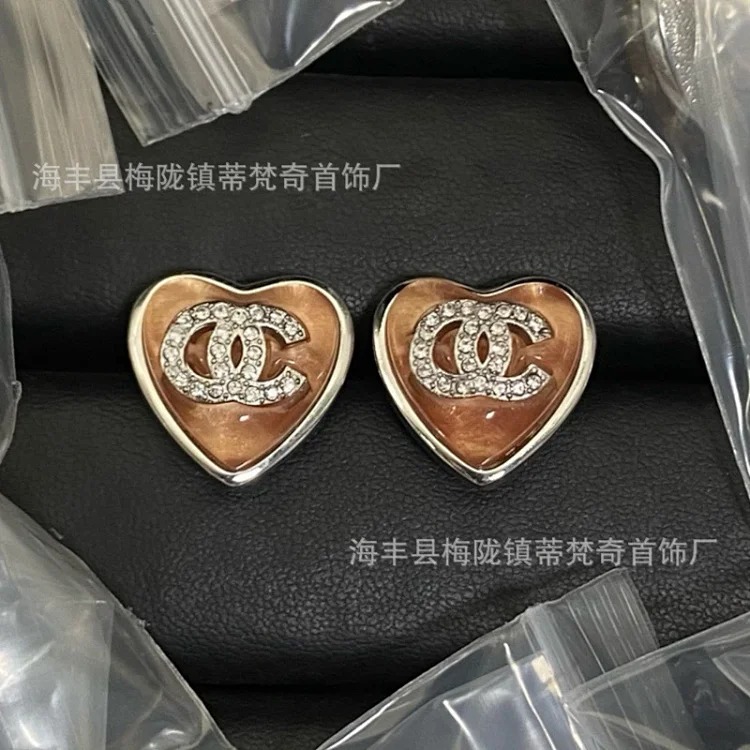 Chanel New Vintage Pearl Heart Earrings