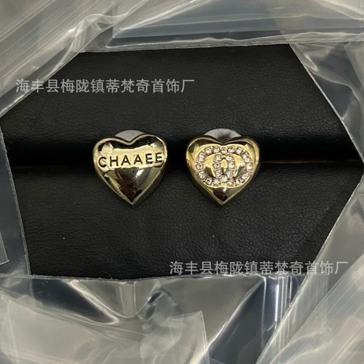 Chanel New Vintage Pearl Heart Earrings