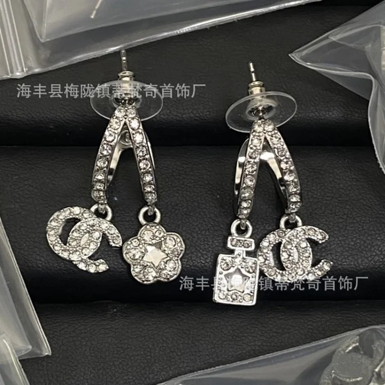 Chanel New Vintage Pearl Heart Earrings