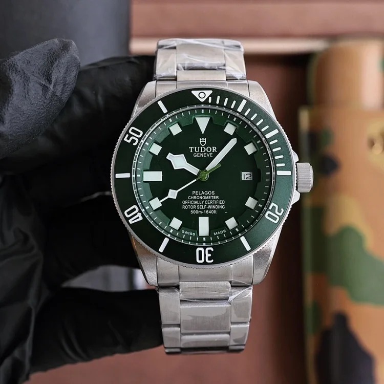 Sport Business Watch DX188