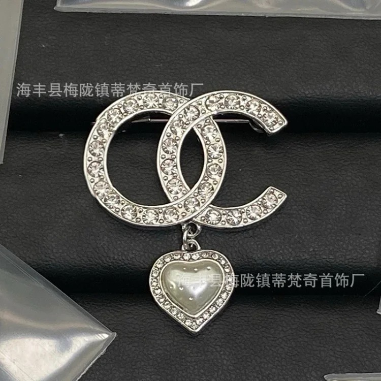 Chanel Luxury Versatile Pearl Fashion Accessory