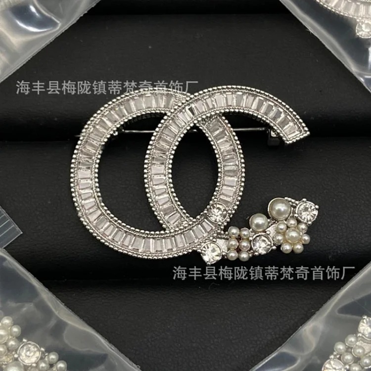 Chanel Luxury Versatile Pearl Fashion Accessory