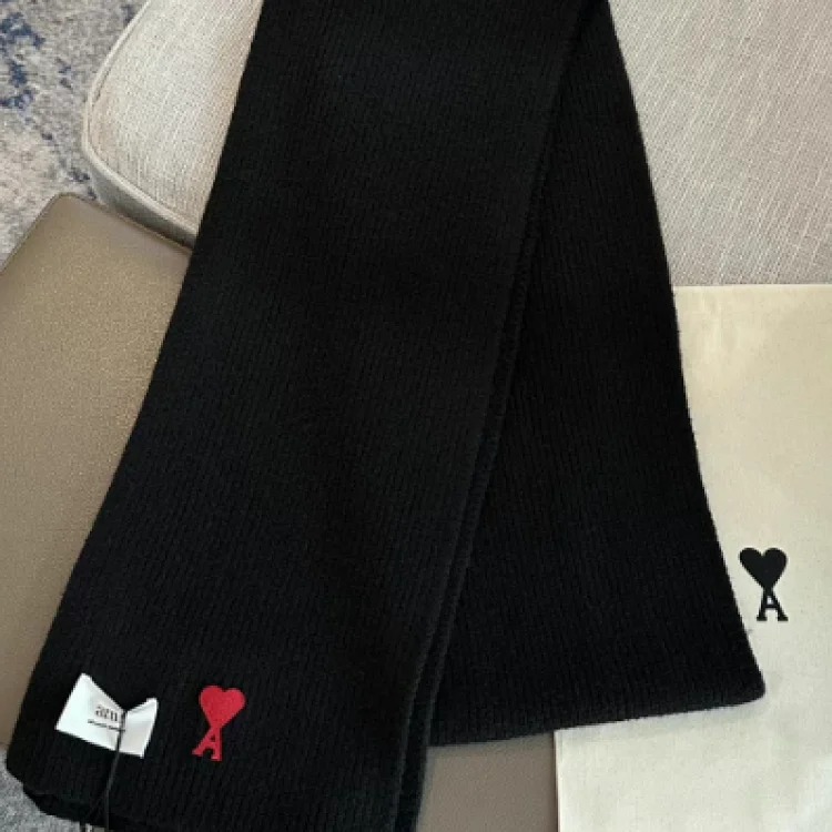 Ami Scarf