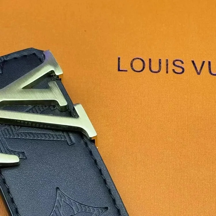 New L men s belt smooth buckle V letter belt youth plaid trouser belt trendy casual business belt