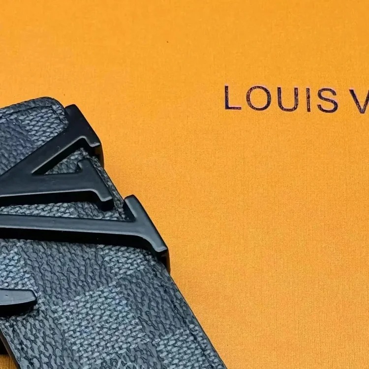 New L men s belt smooth buckle V letter belt youth plaid trouser belt trendy casual business belt