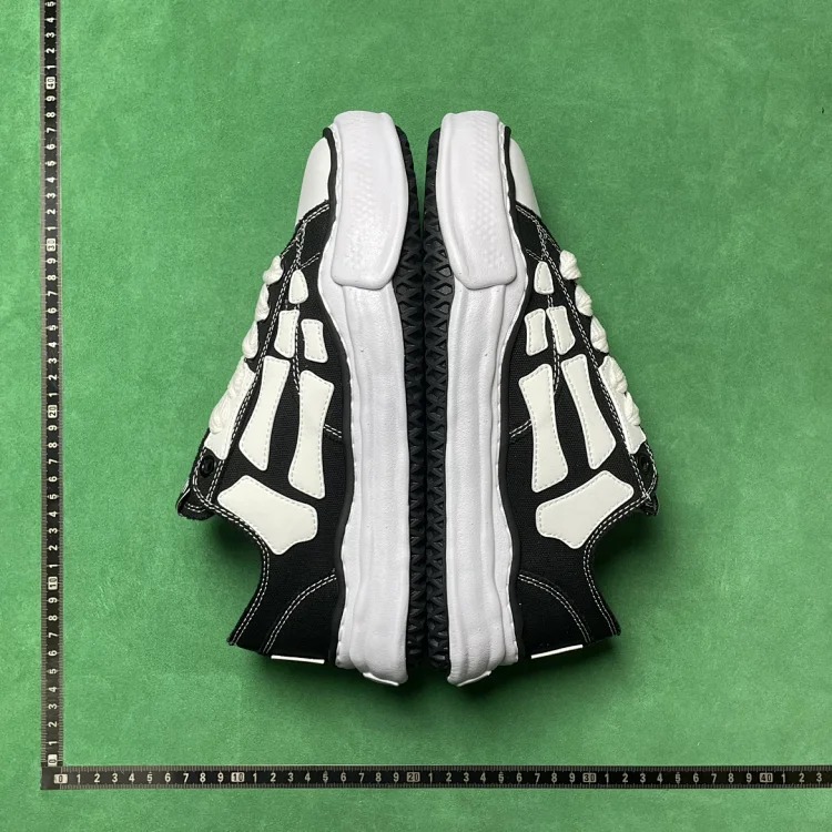 B8D round toe lace up low top canvas shoes