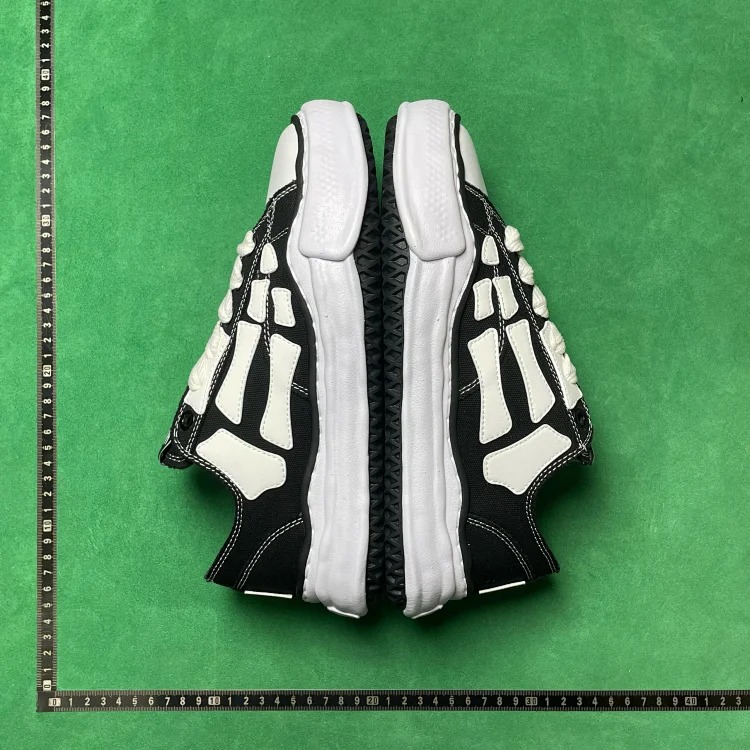 B8D round toe lace up low top canvas shoes