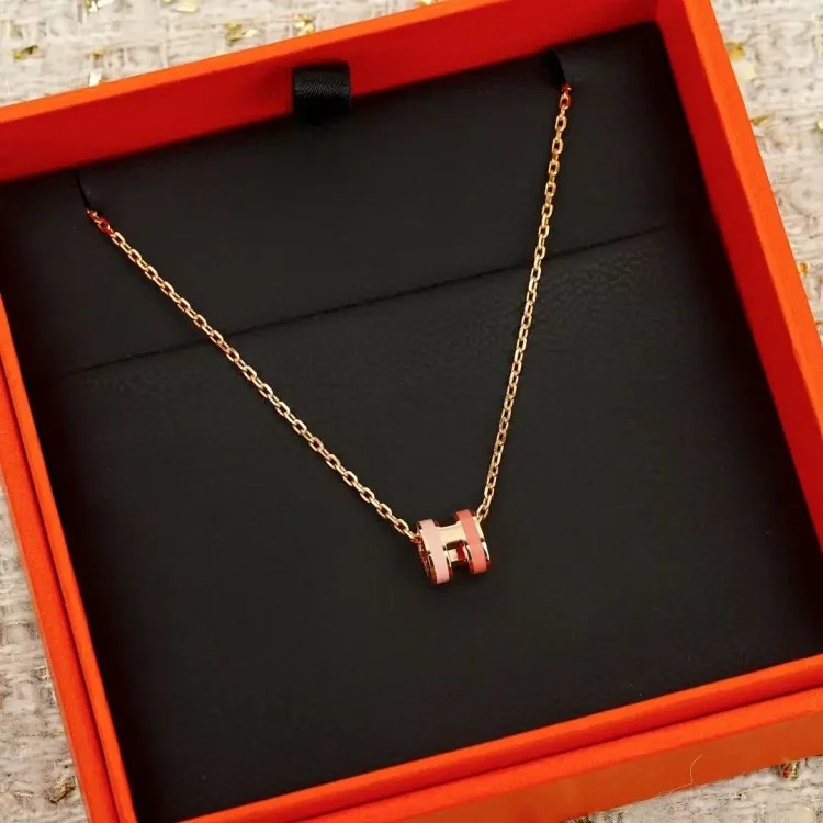Letter crystal necklace for women, light luxury, versatile, high-end waterproof jewelry, neck chain, clavicle necklace
