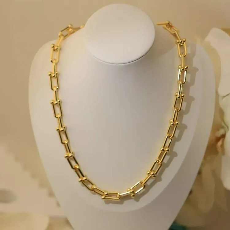 Letter crystal necklace for women, light luxury, versatile, high-end waterproof jewelry, neck chain, clavicle necklace
