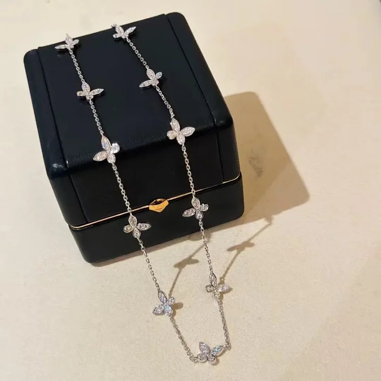 Letter crystal necklace for women, light luxury, versatile, high-end waterproof jewelry, neck chain, clavicle necklace