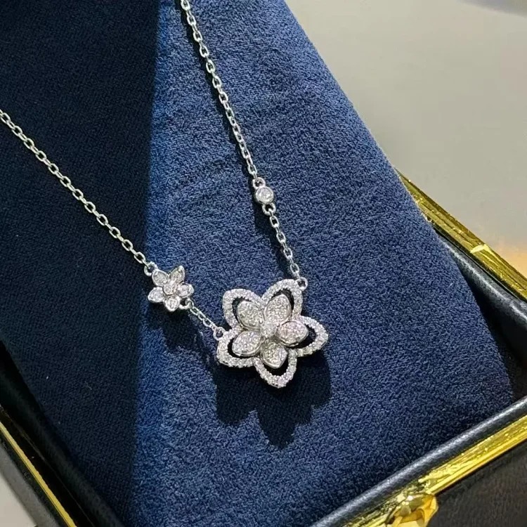 Letter crystal necklace for women, light luxury, versatile, high-end waterproof jewelry, neck chain, clavicle necklace