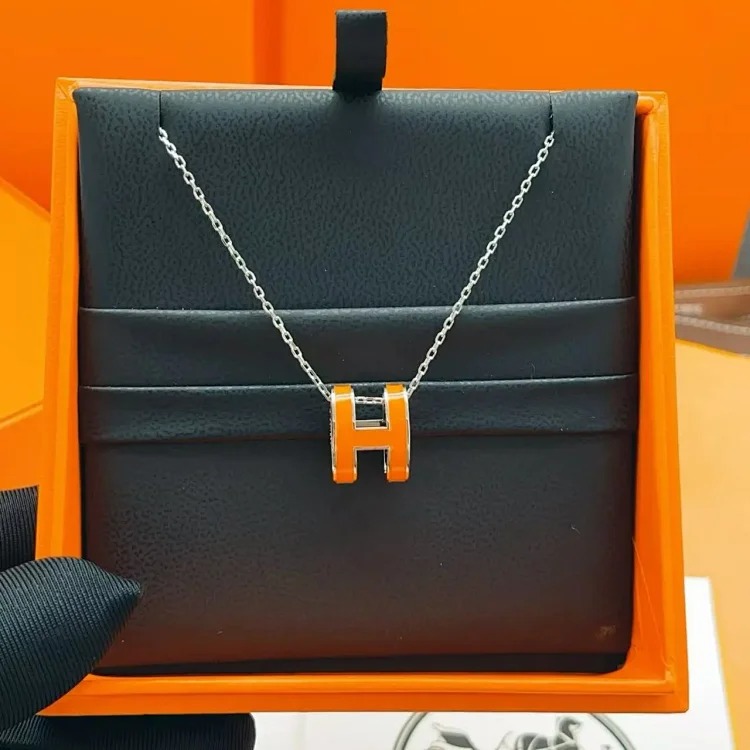 Letter crystal necklace for women, light luxury, versatile, high-end waterproof jewelry, neck chain, clavicle necklace