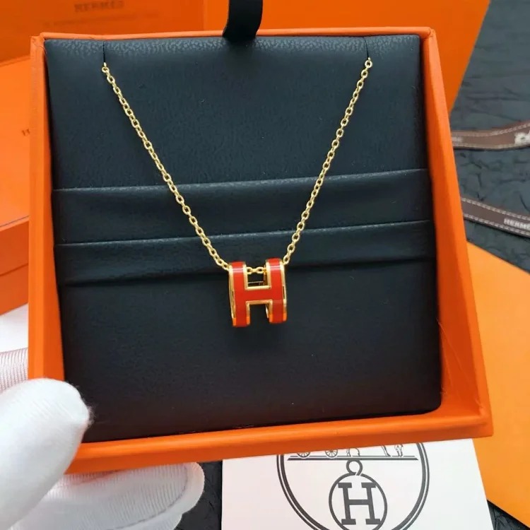 Letter crystal necklace for women, light luxury, versatile, high-end waterproof jewelry, neck chain, clavicle necklace