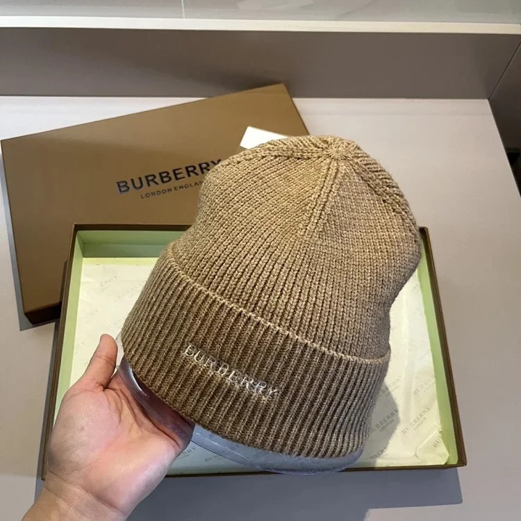￥120-138 Fashionable hat M109