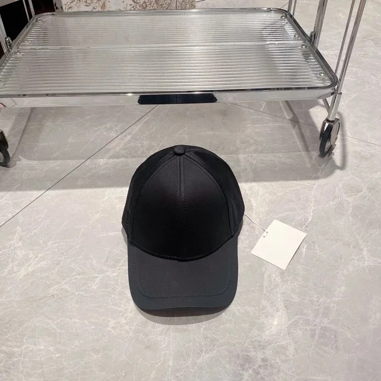 ￥120 Fashionable Hat M100