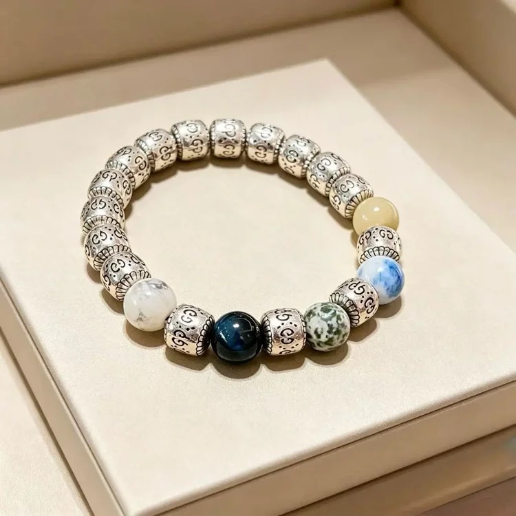 Light luxury of European and American retro classic little bee diamond bracelet/super !!