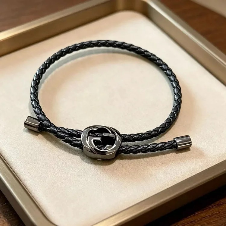 Light luxury of European and American retro classic little bee diamond bracelet/super !!