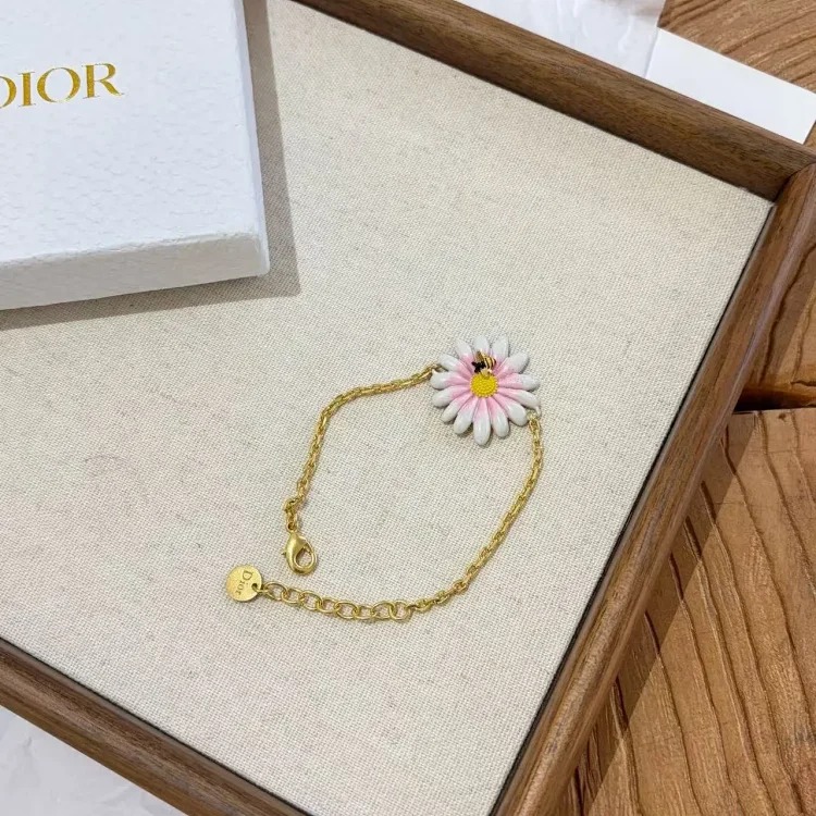 Light luxury of European and American retro classic little bee diamond bracelet/super !!